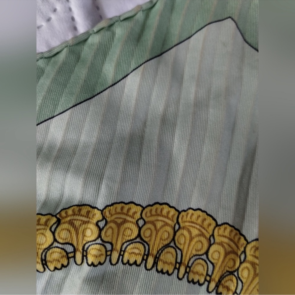 Hermes Kosmima Vintage Silk Scarf with Green and Gold Pattern - Picture 3 of 12